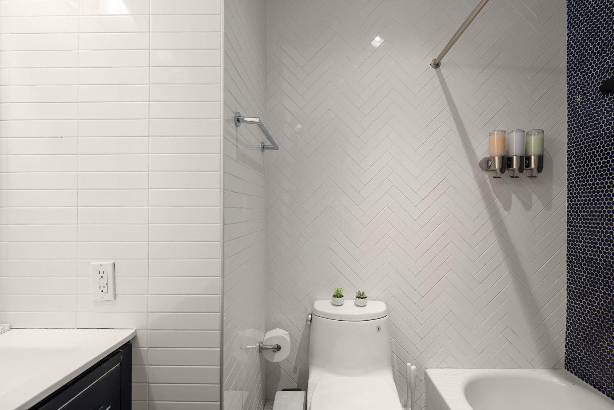 Cozy Chic 2br Time Square Apartment